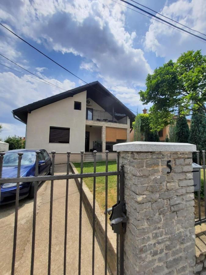 Galerija Park 1 Apartamento Arandjelovac Exterior foto